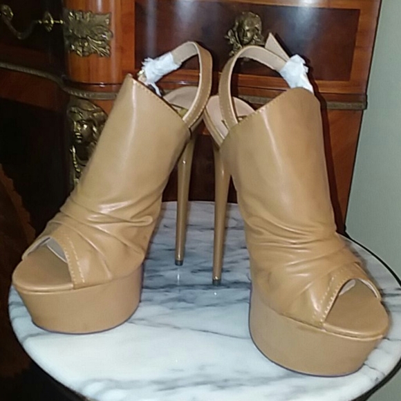 NIB6.8inch Taupe platform stilettos with ankle strap - Picture 3 of 4